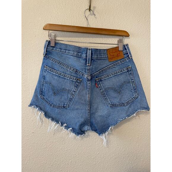 Levi’s 501 Medium Wash Cut Off High Waisted Cotton Denim Shorts Size 27 - Picture 2 of 14
